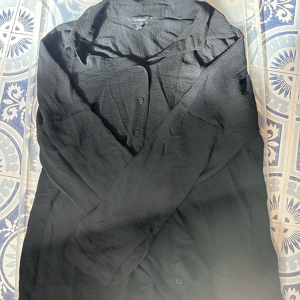 EXPRESS Women’s Black Button-down Dress Shirt. Size Large.